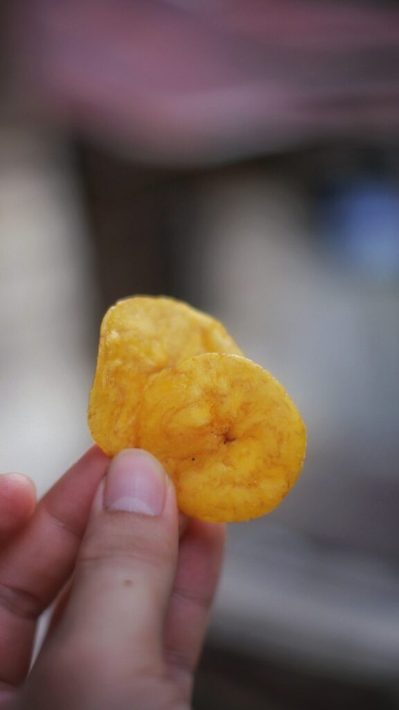 Tekstur WOH Banana Chips Honey Coated samping